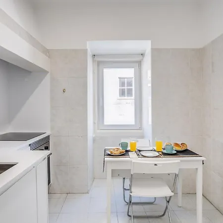 Hip & Renovated T.m. Flat In Bairro Alto شقة *