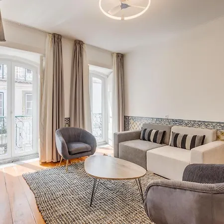 Hip & Renovated T.m. Flat In Bairro Alto *